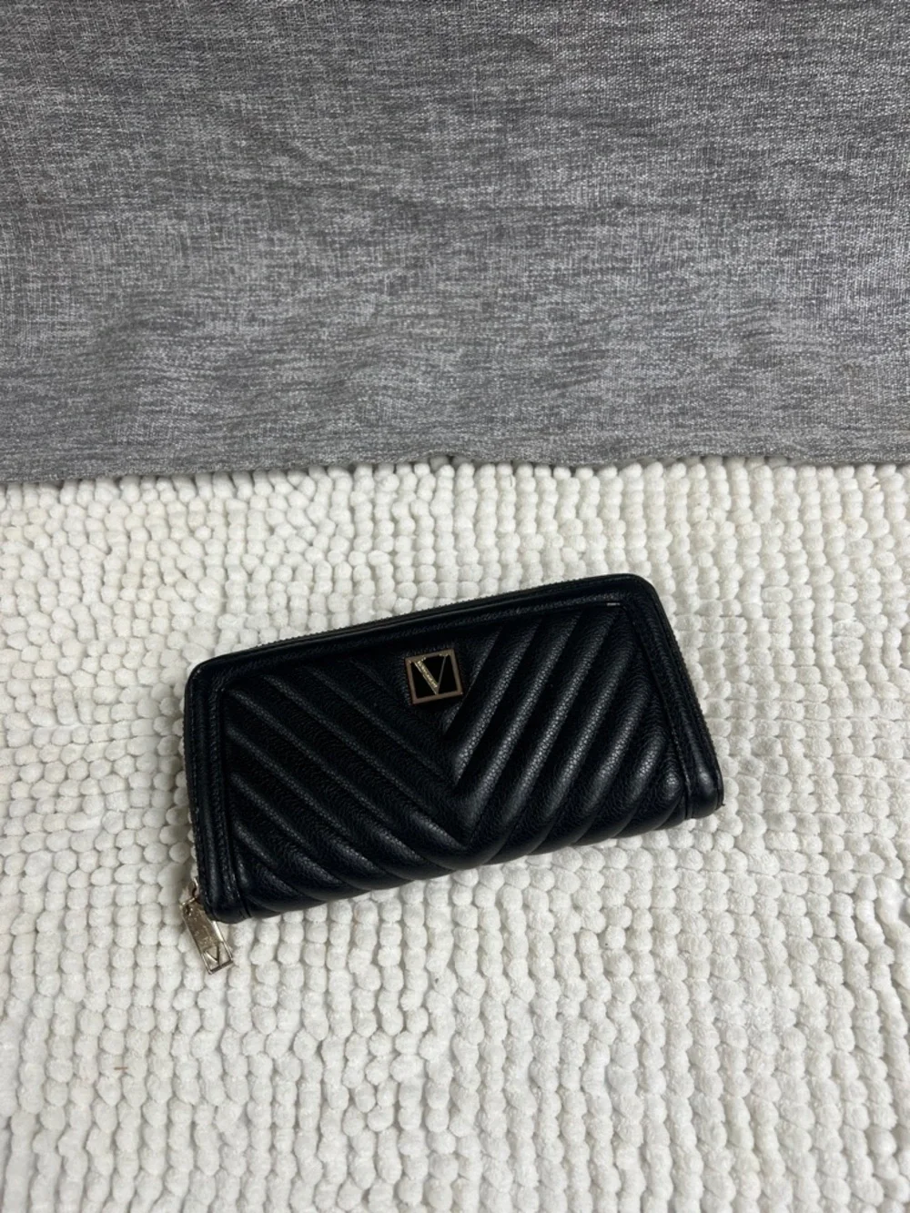 Victoria Secret Black Quilted Women's Zip Wallet - Picture 1 of 4